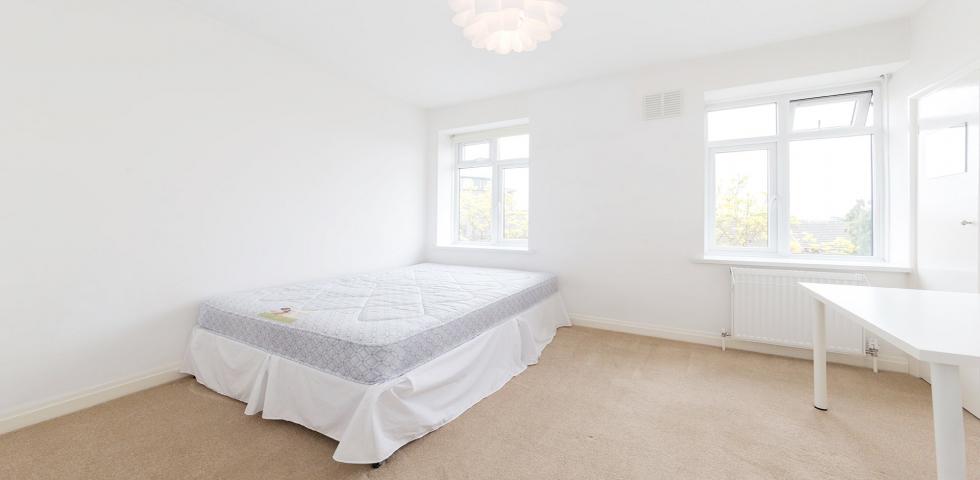 			3 Bedroom, 1 bath, 1 reception Flat			 Fortune Green Road, WEST HAMPSTEAD